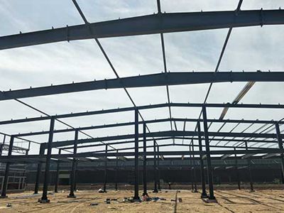 山西钢结构网讯：广西地标外框钢结构工程施工高度已破百米